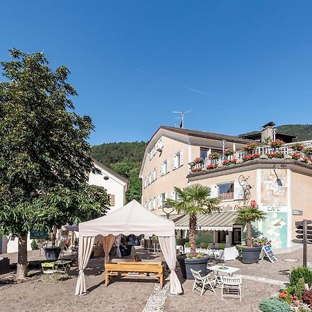 Hotel Weisse Lilie - B&B Rio di Pusteria Eksteriør billede