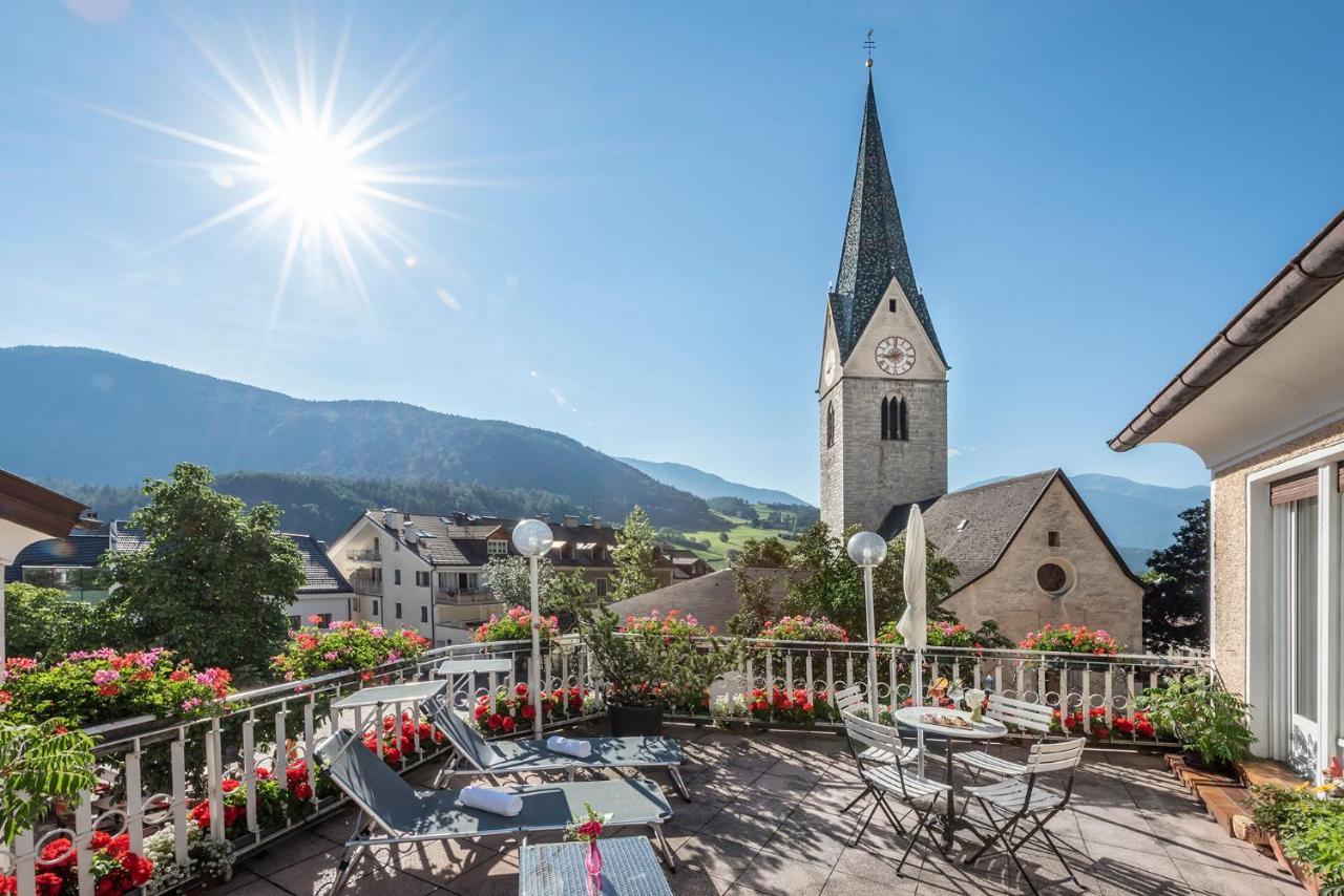 Hotel Weisse Lilie - B&B Rio di Pusteria Eksteriør billede