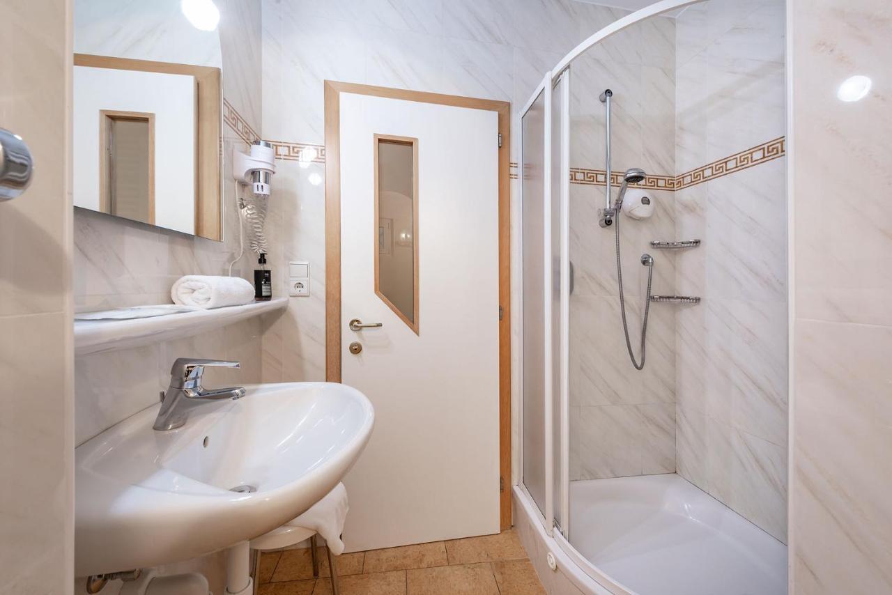 Hotel Weisse Lilie - B&B Rio di Pusteria Eksteriør billede