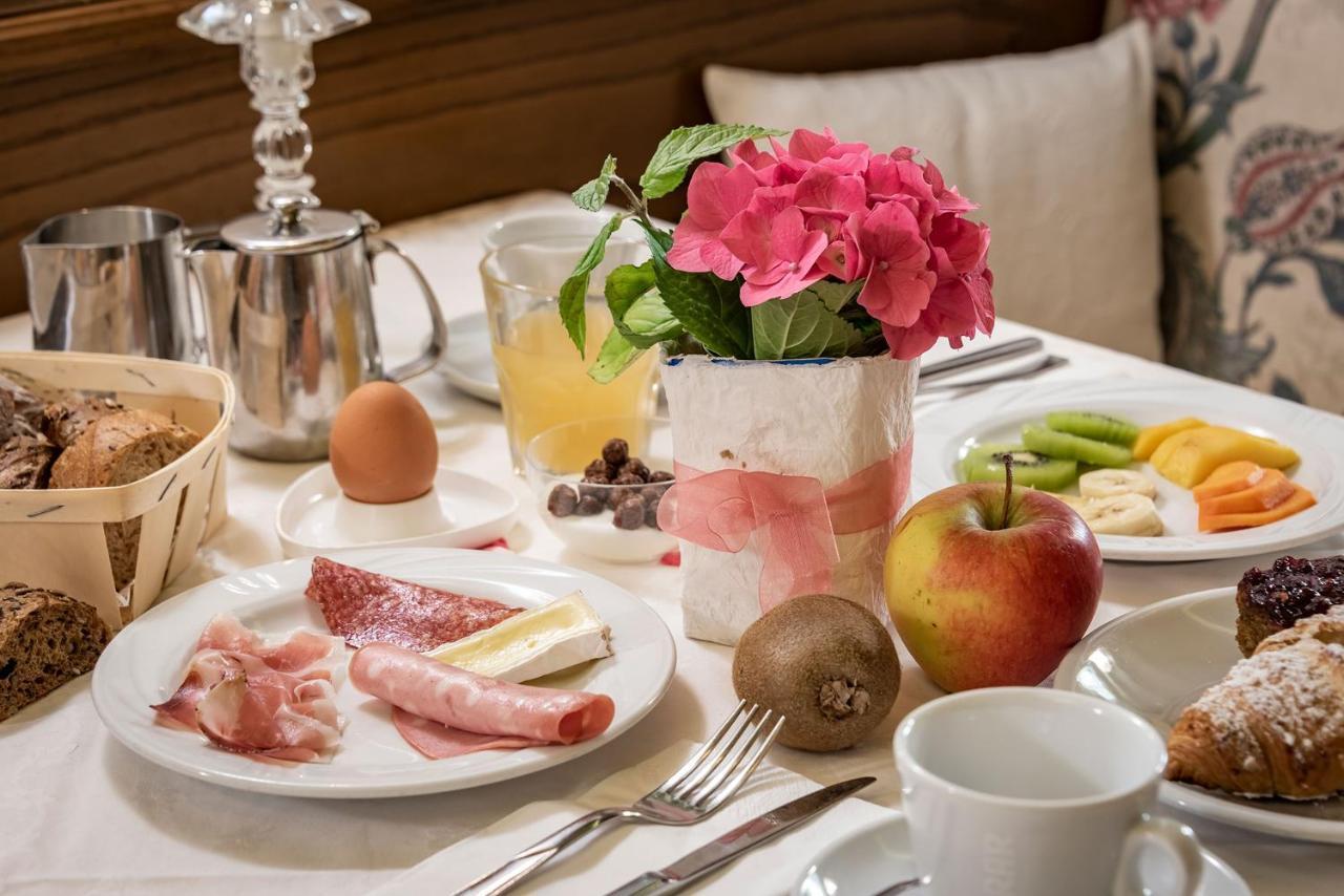 Hotel Weisse Lilie - B&B Rio di Pusteria Eksteriør billede