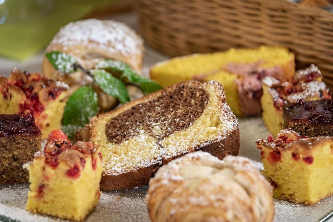 Hotel Weisse Lilie - B&B Rio di Pusteria Eksteriør billede