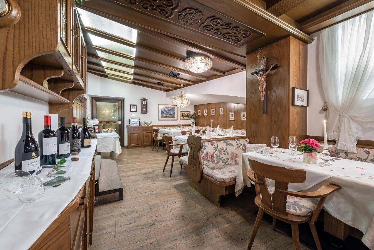 Hotel Weisse Lilie - B&B Rio di Pusteria Eksteriør billede