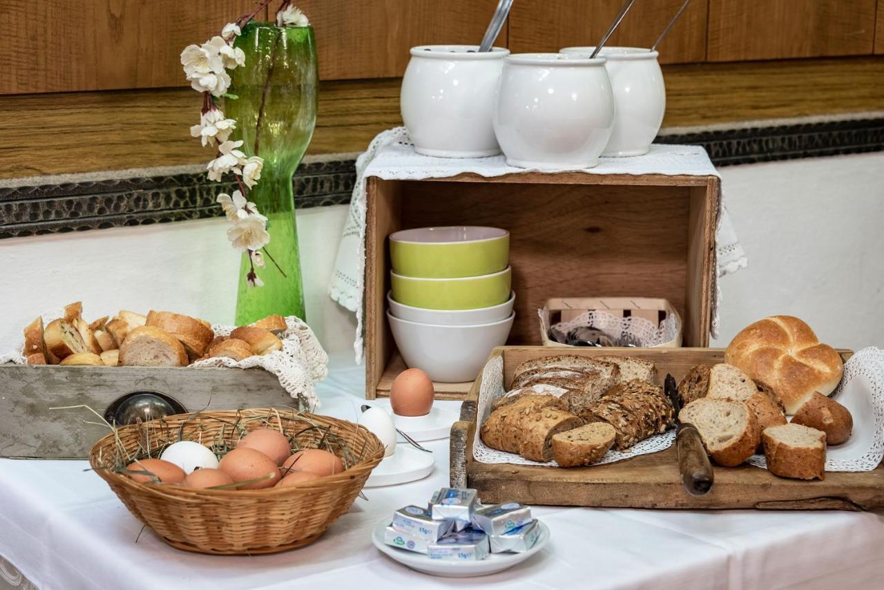 Hotel Weisse Lilie - B&B Rio di Pusteria Eksteriør billede