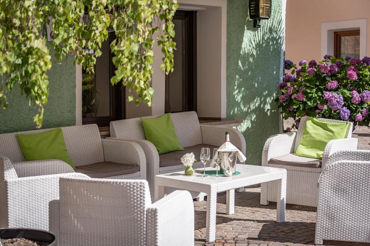 Hotel Weisse Lilie - B&B Rio di Pusteria Eksteriør billede