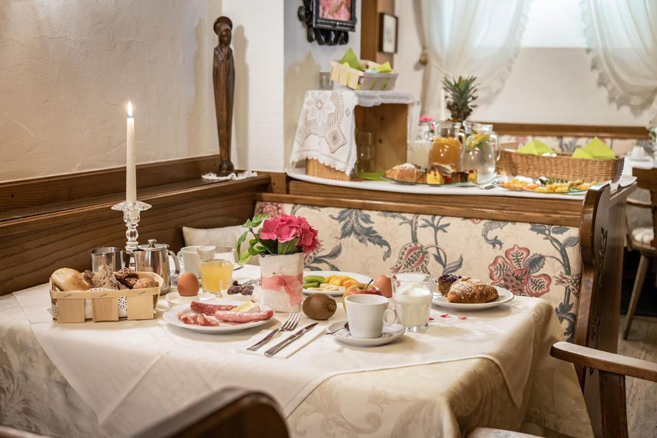 Hotel Weisse Lilie - B&B Rio di Pusteria Eksteriør billede