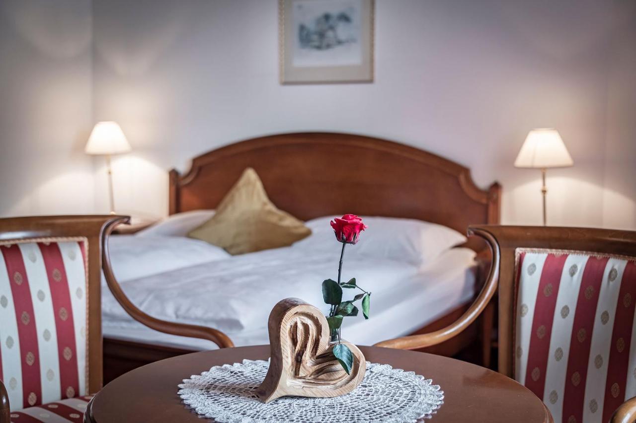 Hotel Weisse Lilie - B&B Rio di Pusteria Eksteriør billede
