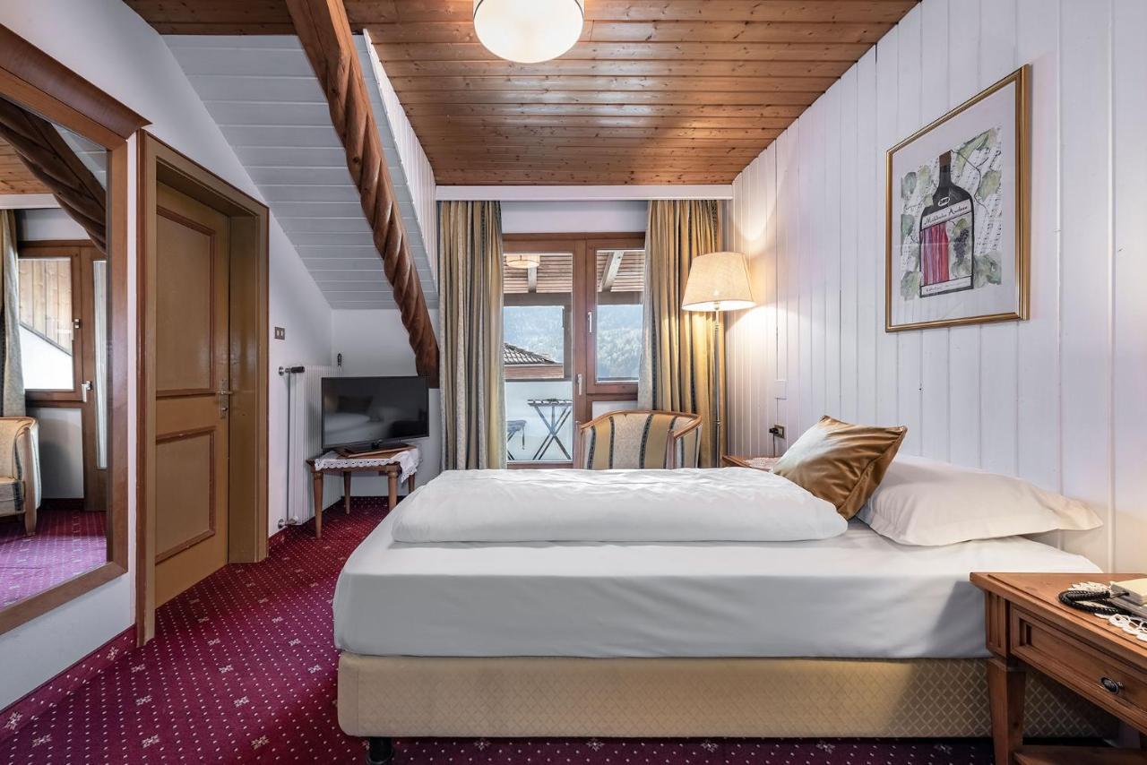 Hotel Weisse Lilie - B&B Rio di Pusteria Eksteriør billede